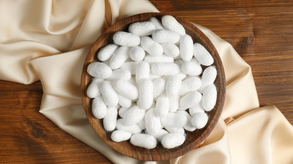 هل حرير التوت هو حرير حقيقي؟ إجابة على كل أسئلتك | مدونة الينا - shopaleena