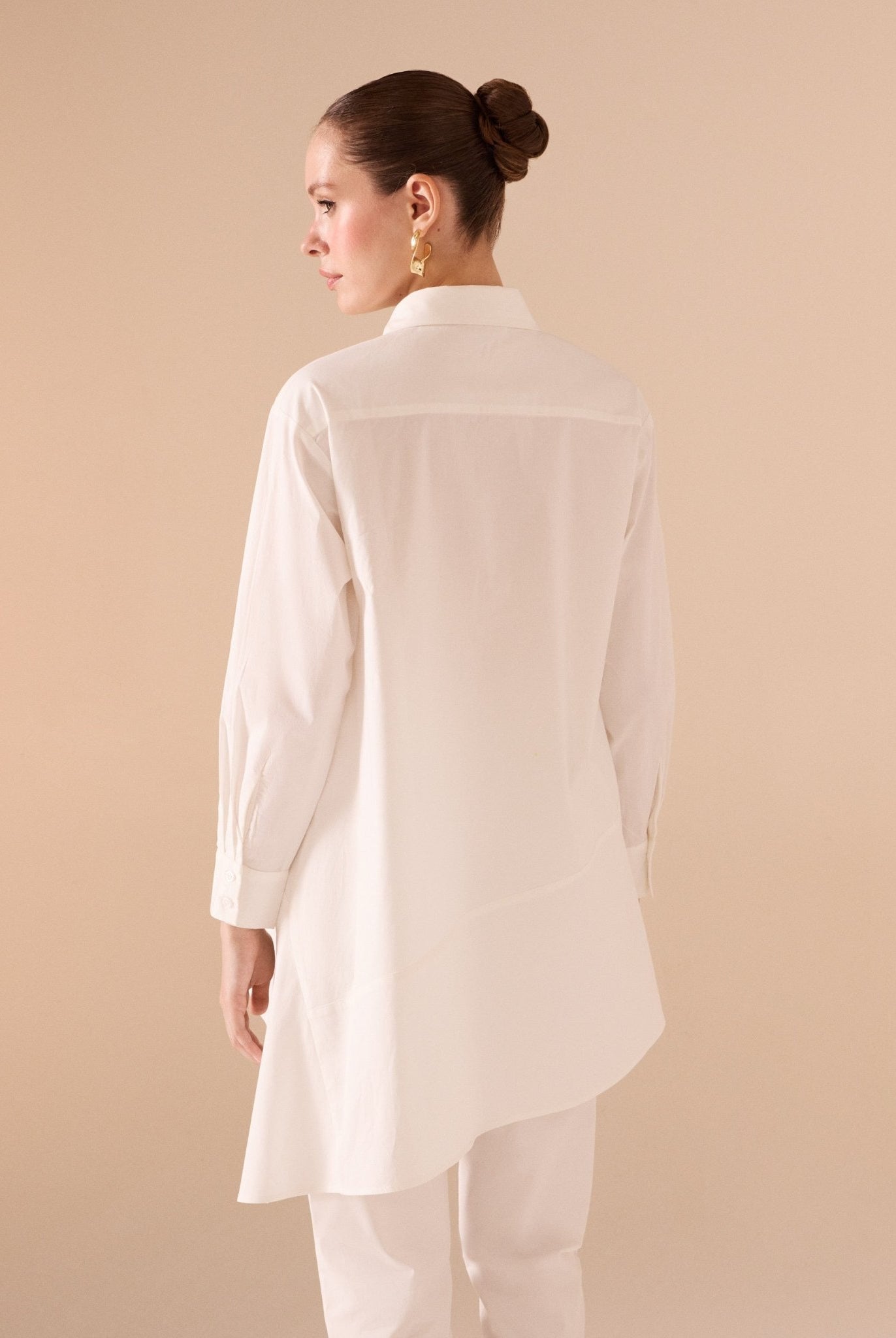 قميص ابيض عصري - الينا