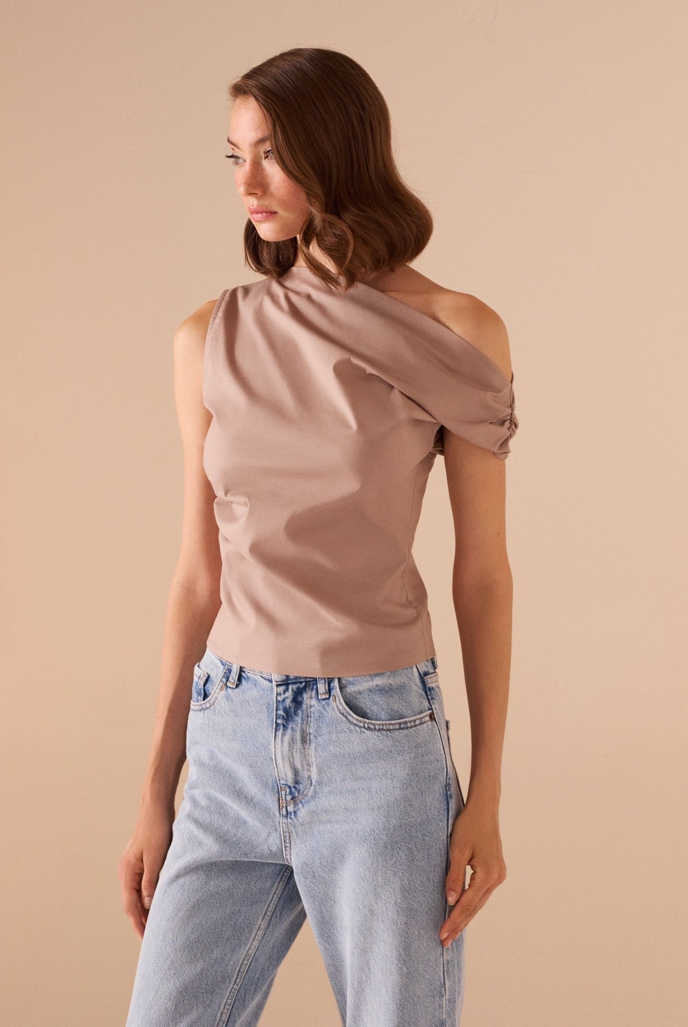 بلوزة بوبلين بكتف مائل - shopaleena