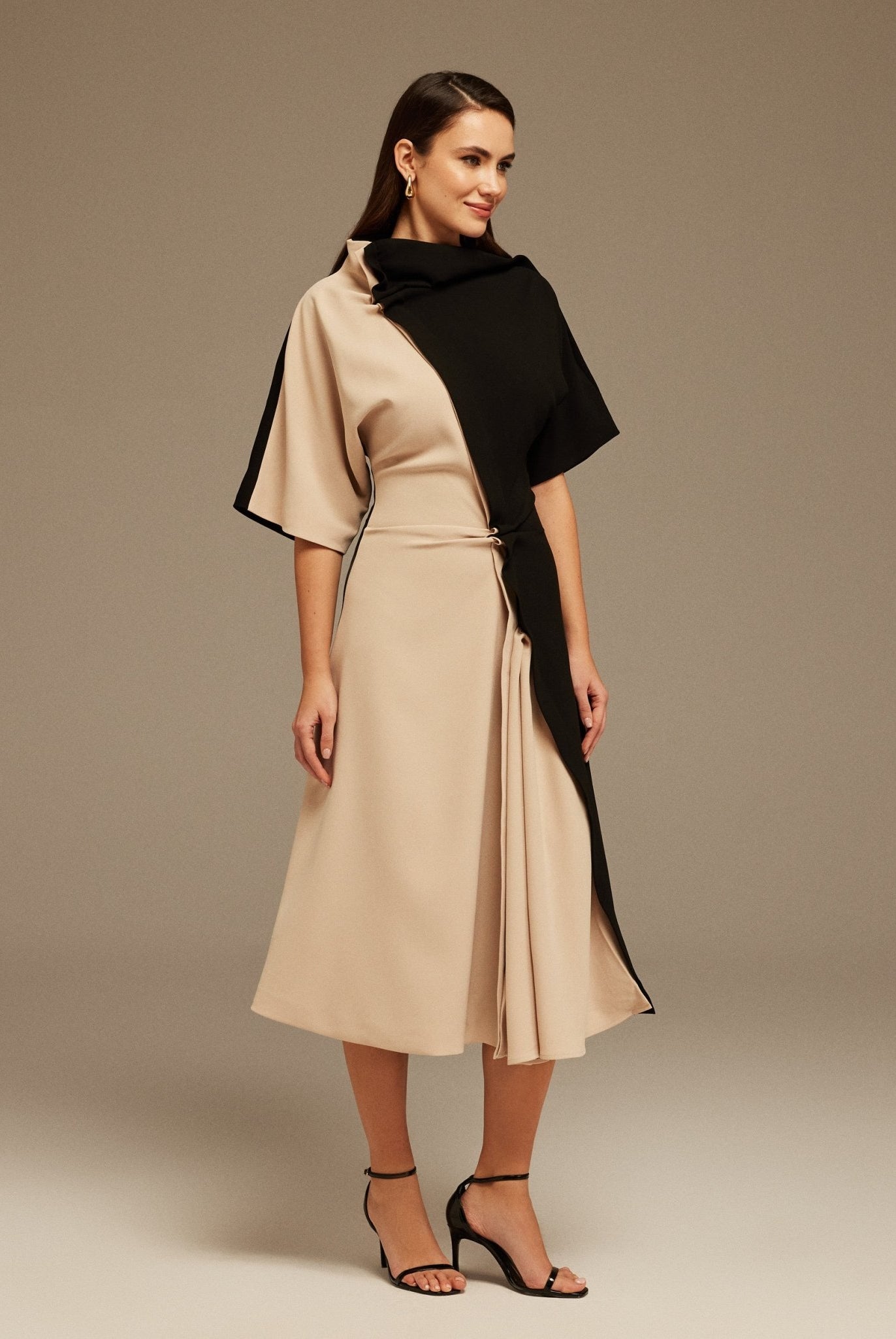 Black & Beige Short Sleeve Midi Crepe Dress - shopaleena