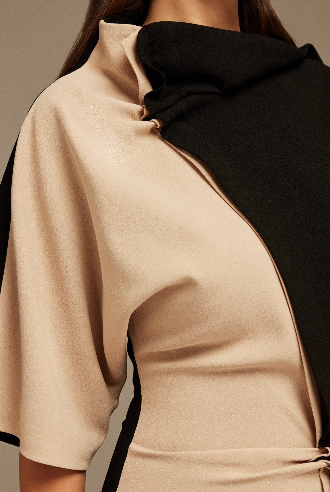 Black & Beige Short Sleeve Midi Crepe Dress - shopaleena