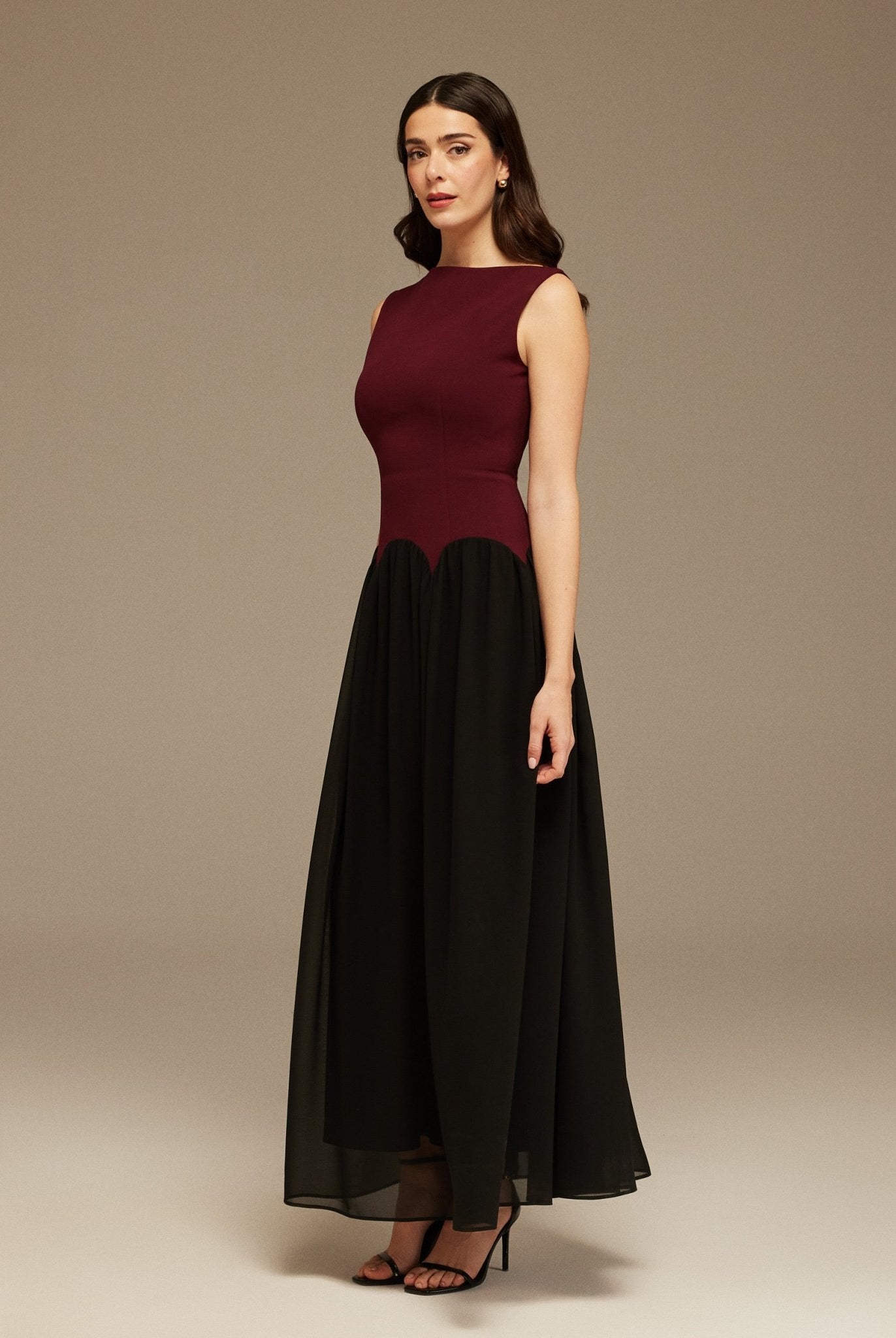 Black & Burgundy Sleeveless Crepe And Chiffon Pleated Dress - shopaleena