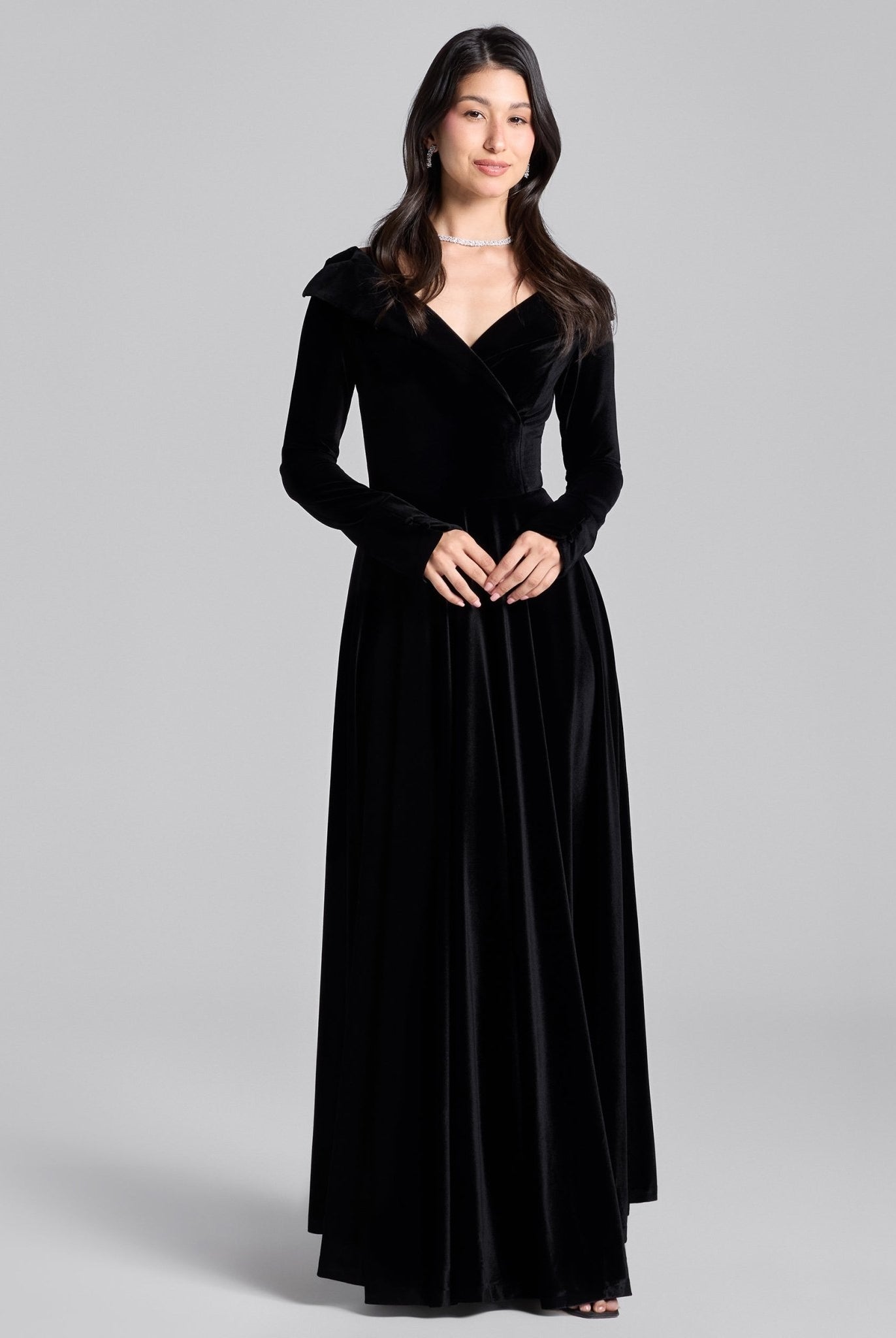Black Wide V Neck Long Sleeve Velvet Midi Dress - shopaleena