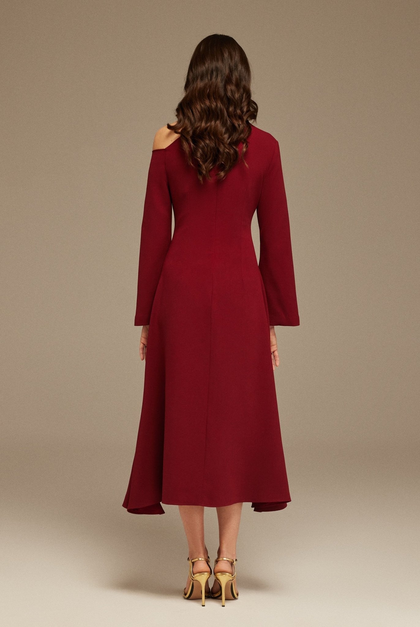 Burgundy Bare shoulder Crepe Midi dress - shopaleena