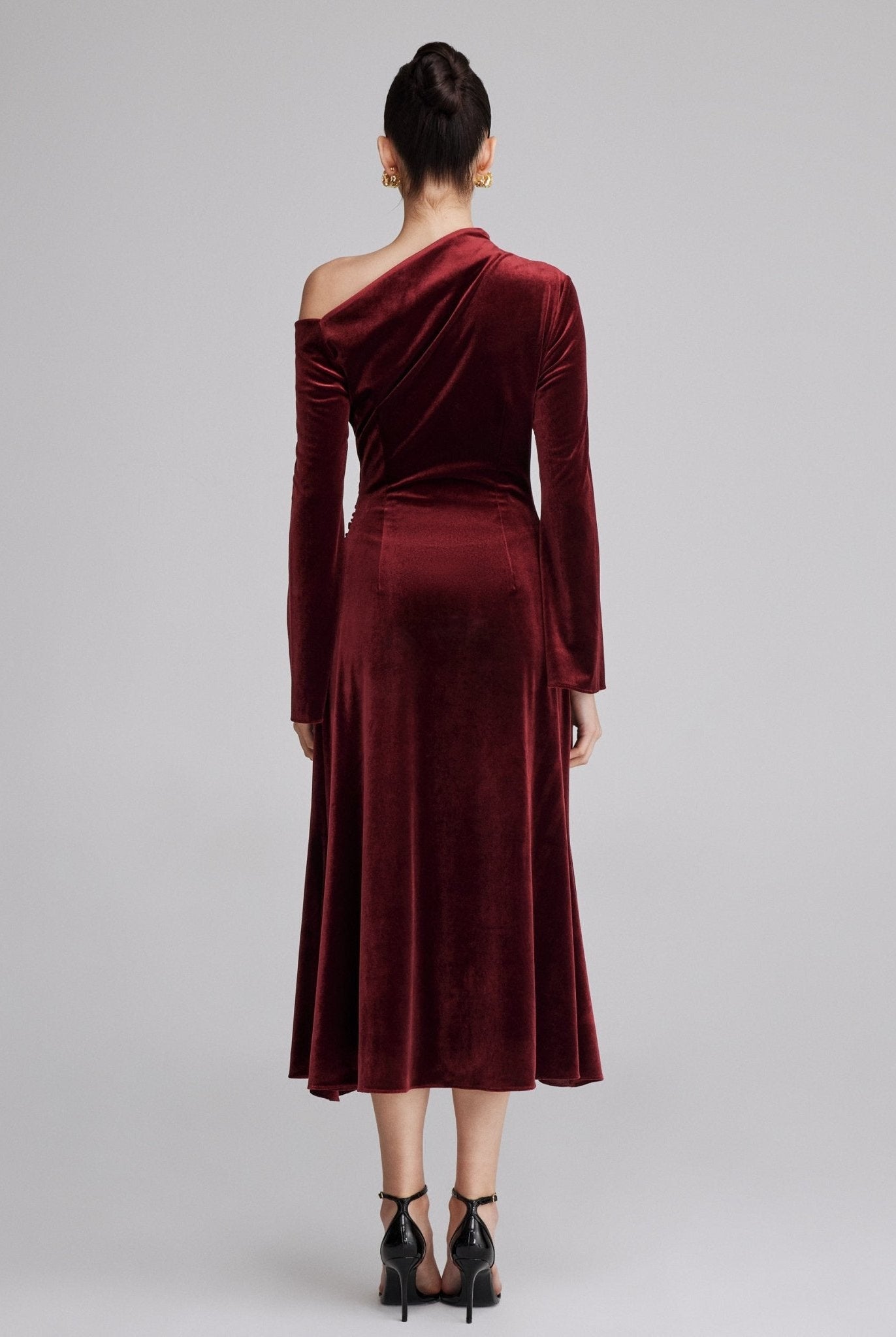 Burgundy Bare Shoulder Velvet Midi Dress - shopaleena