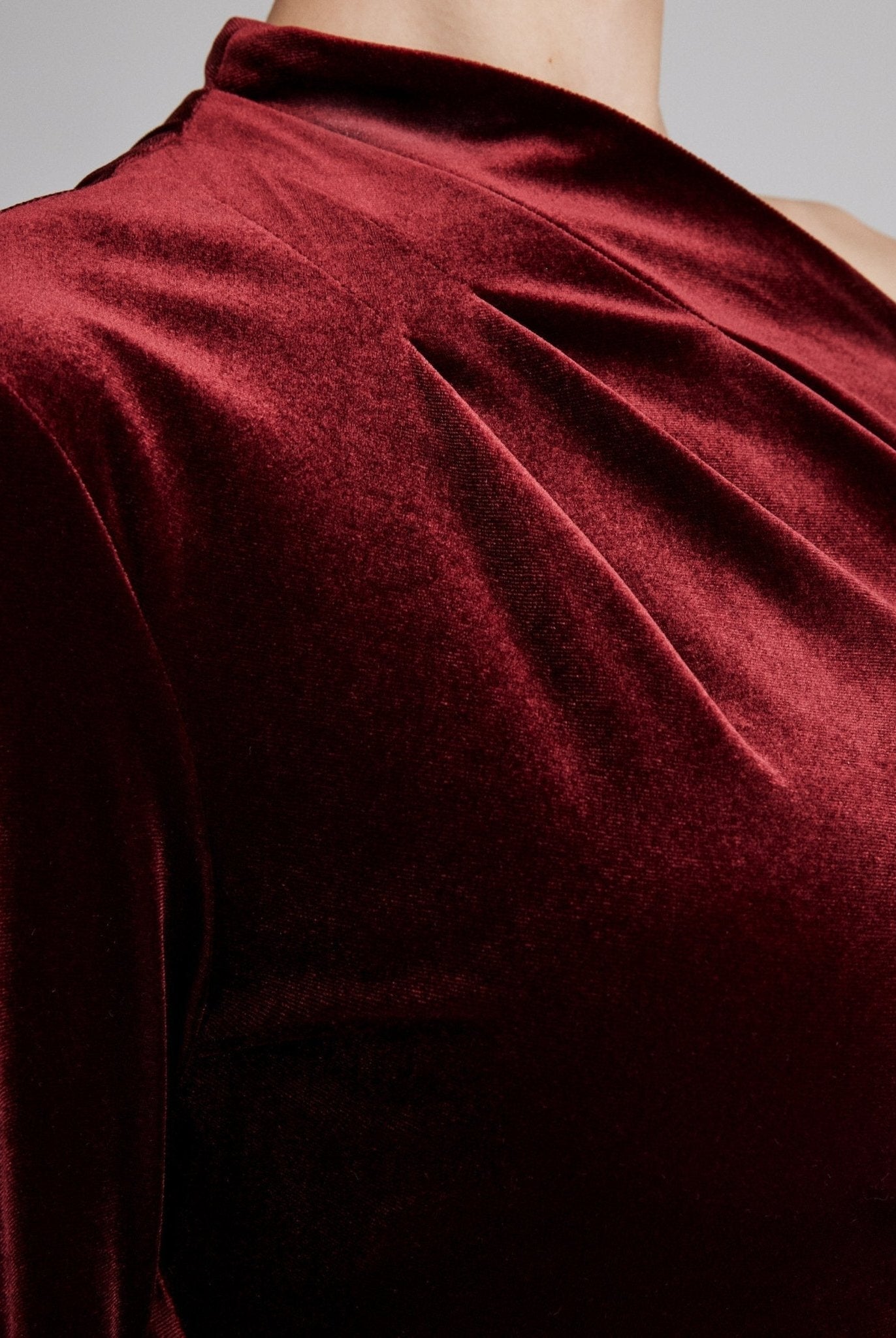 Burgundy Bare Shoulder Velvet Midi Dress - shopaleena