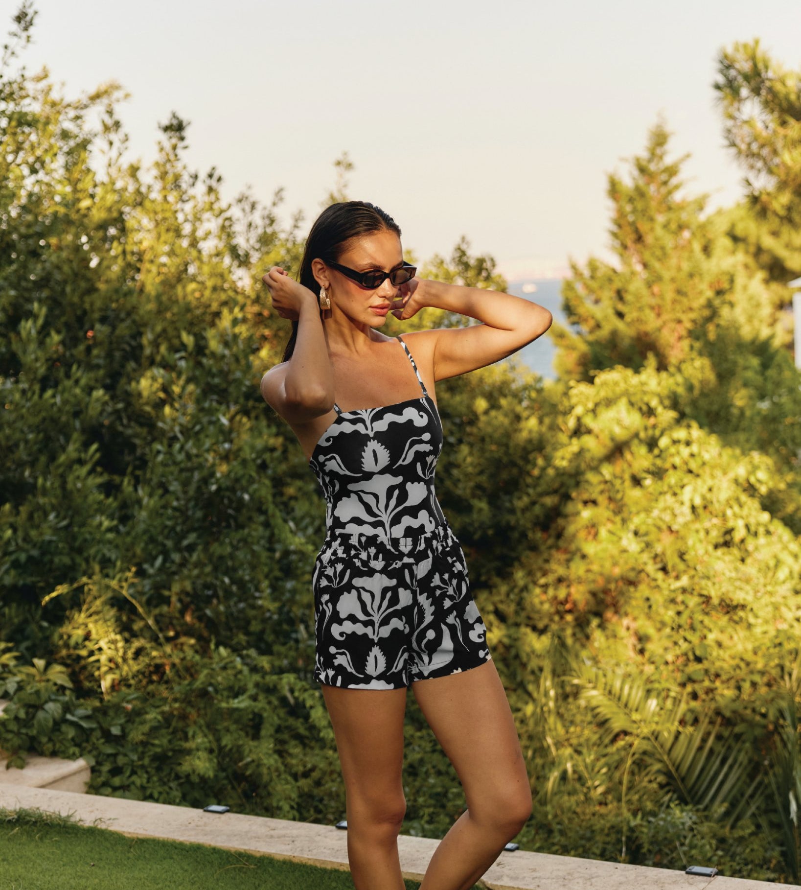 مايوه أسود بطبعة زهور - shopaleena