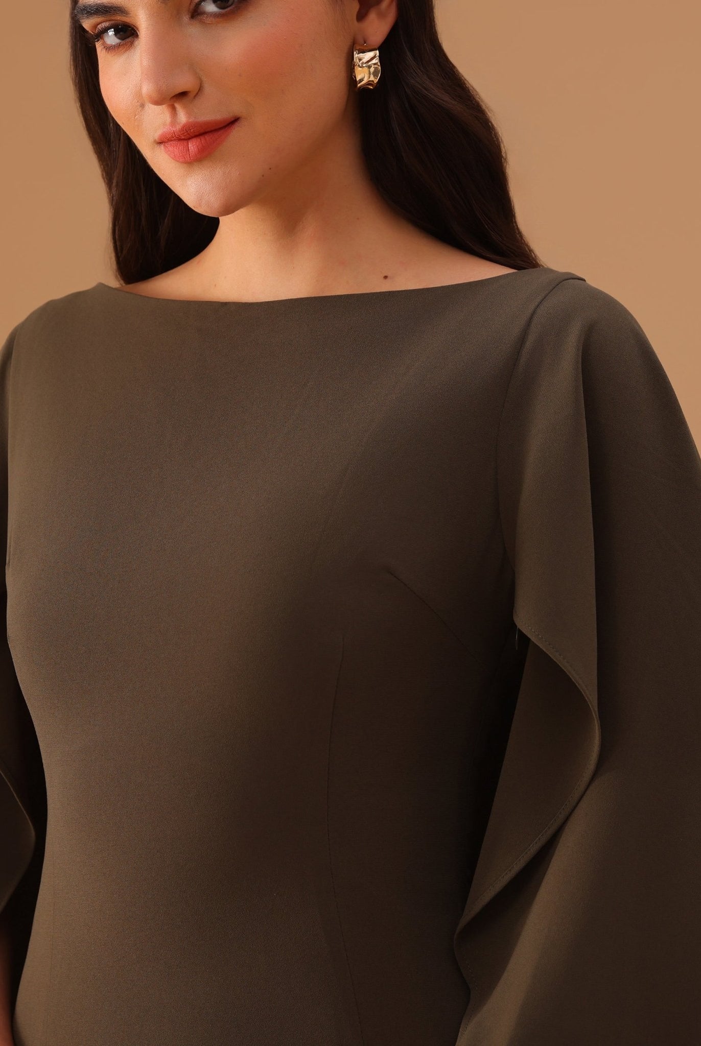 Olive Green Crepe Kaftan with Round Wide Neck - shopaleena