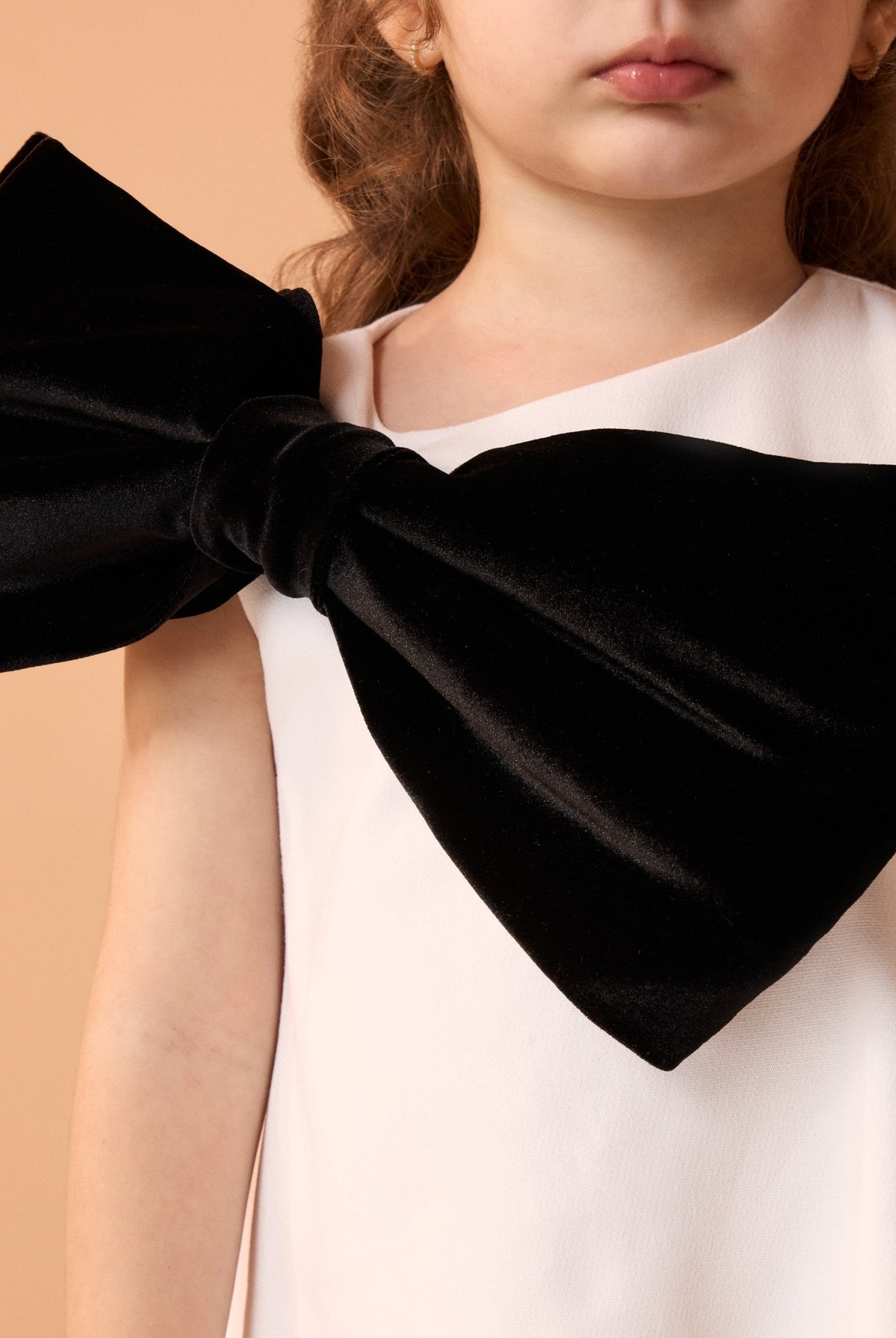 فستان كريب اوف وايت مع فيونكة- shopaleena