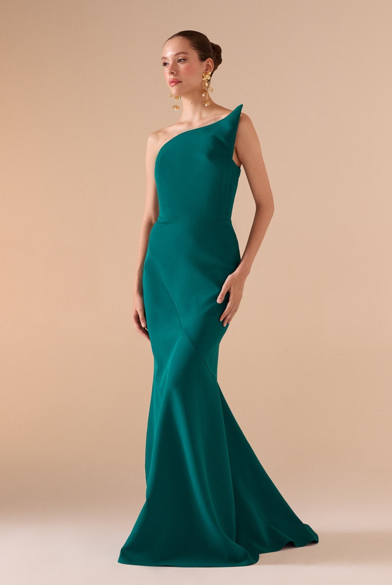 Sleeveless Crepe Gown with Detailed Top - shopaleena