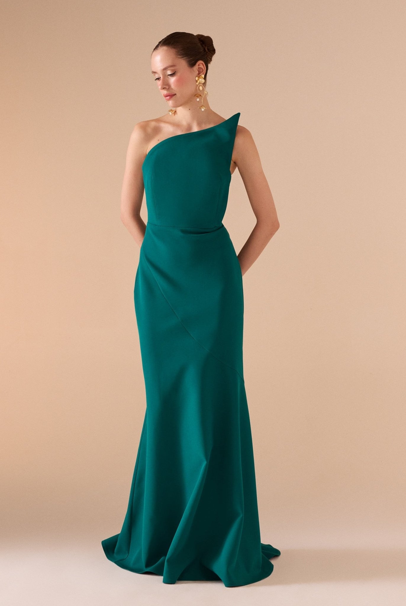 Sleeveless Crepe Gown with Detailed Top - shopaleena