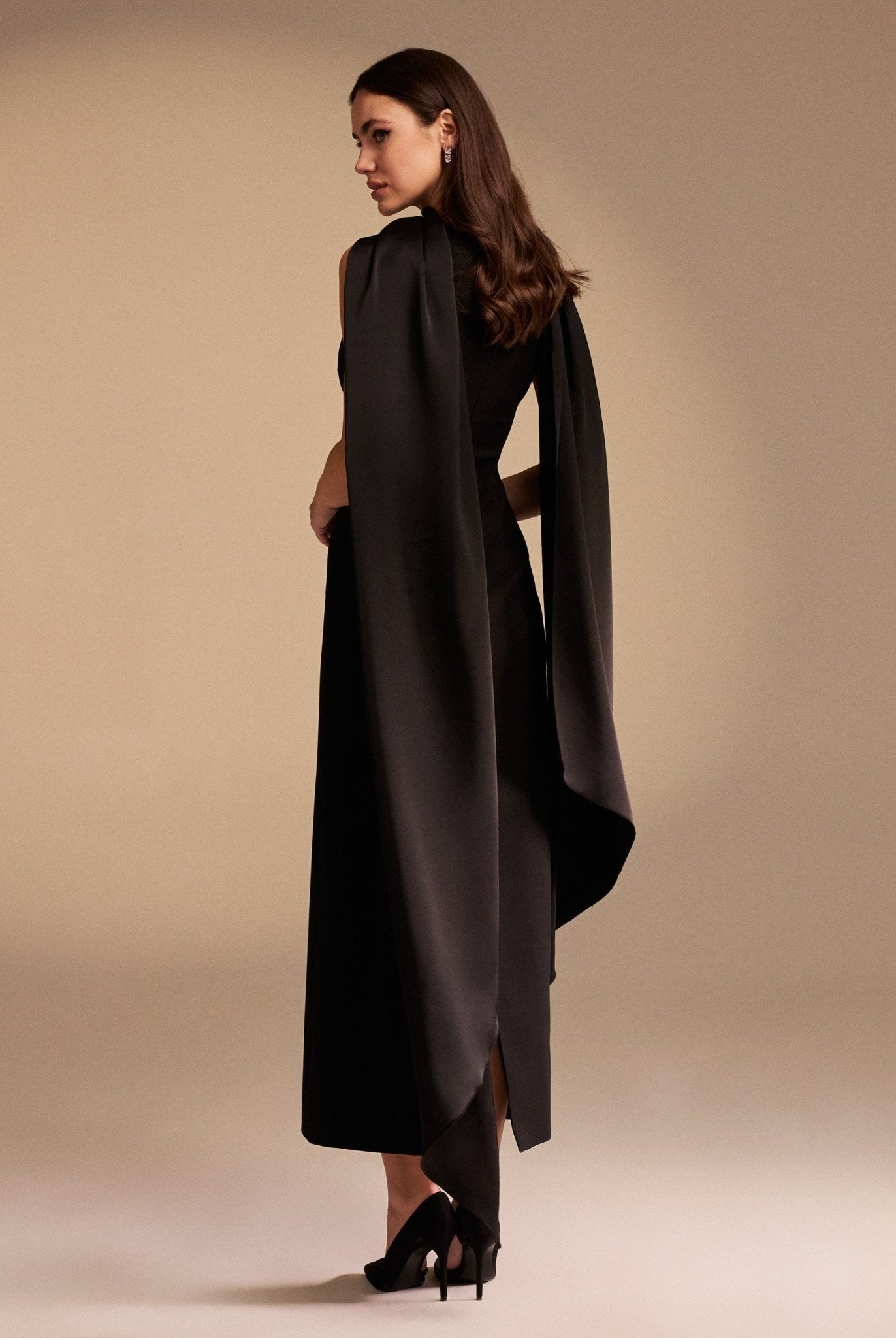 Sleeveless Crepe Maxi Dress With Scarf - shopaleena