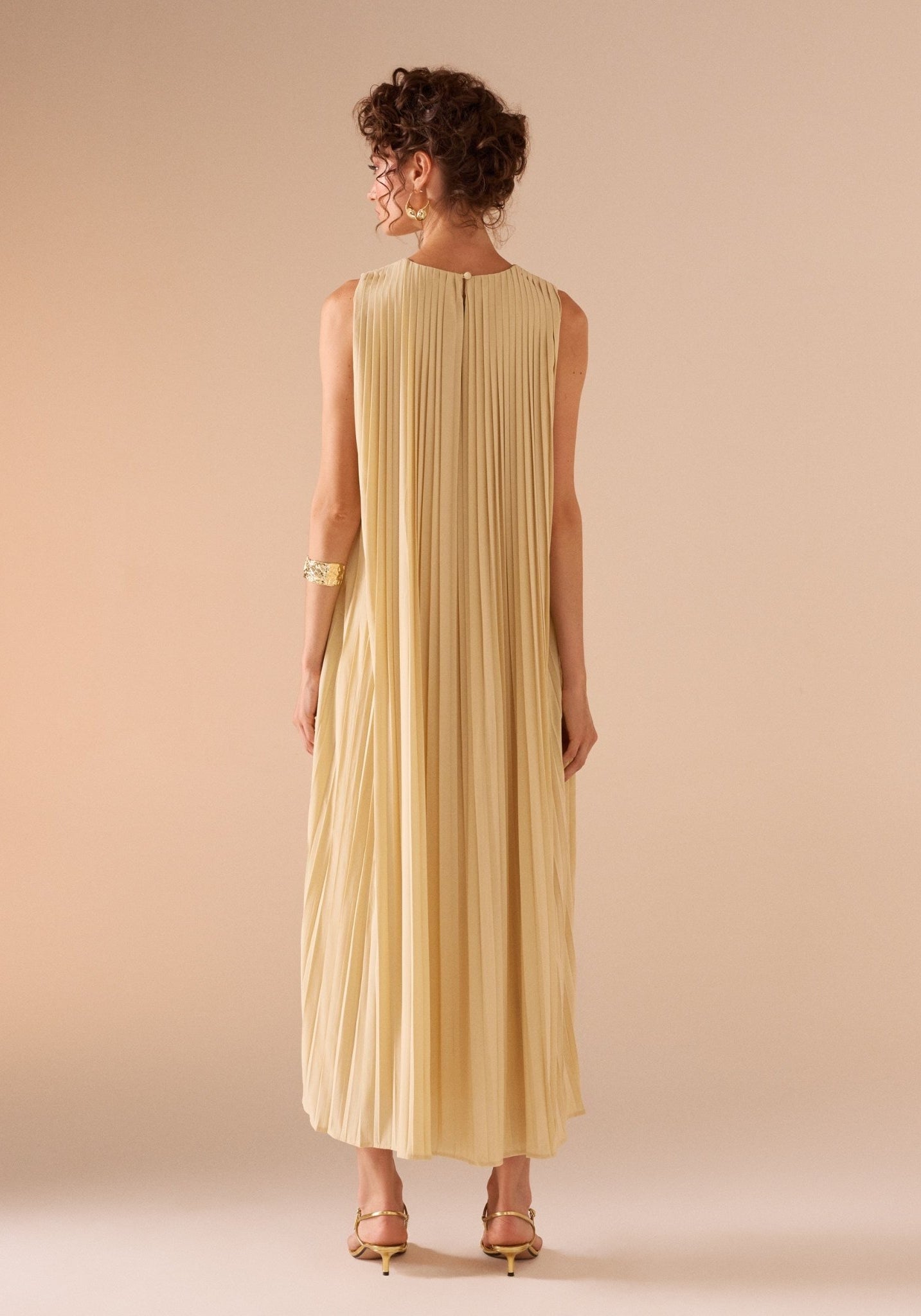 Sleeveless Crepe Pleated Dress - shopaleena