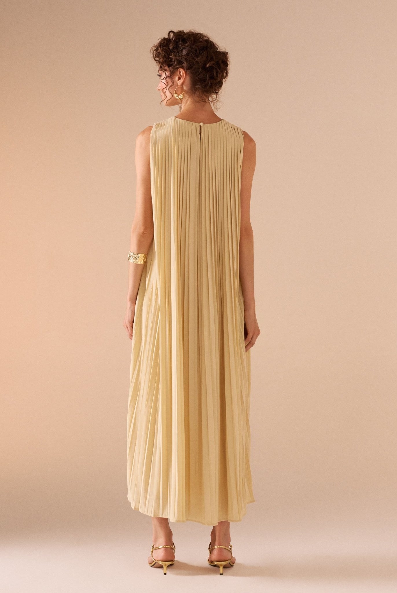 Sleeveless Crepe Pleated Dress - shopaleena