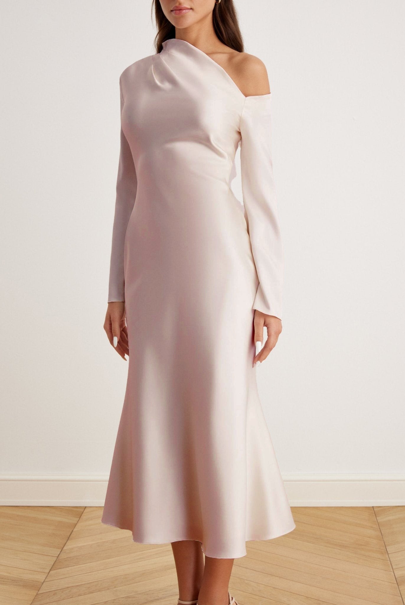 فستان ستان طويل الكم متوسط الطول مكشوف الكتف
- shopaleena