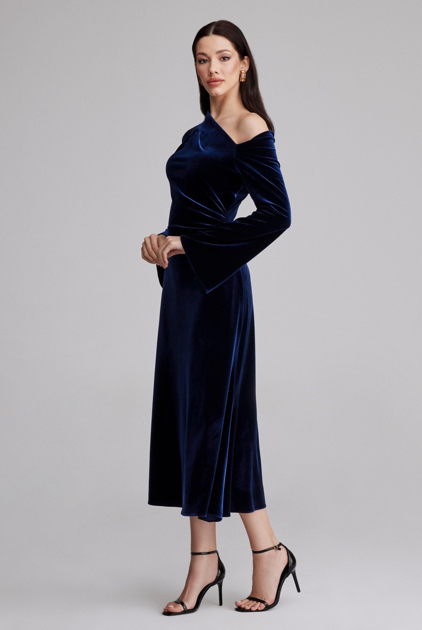 Bare shoulder velvet midi dress - shopaleena