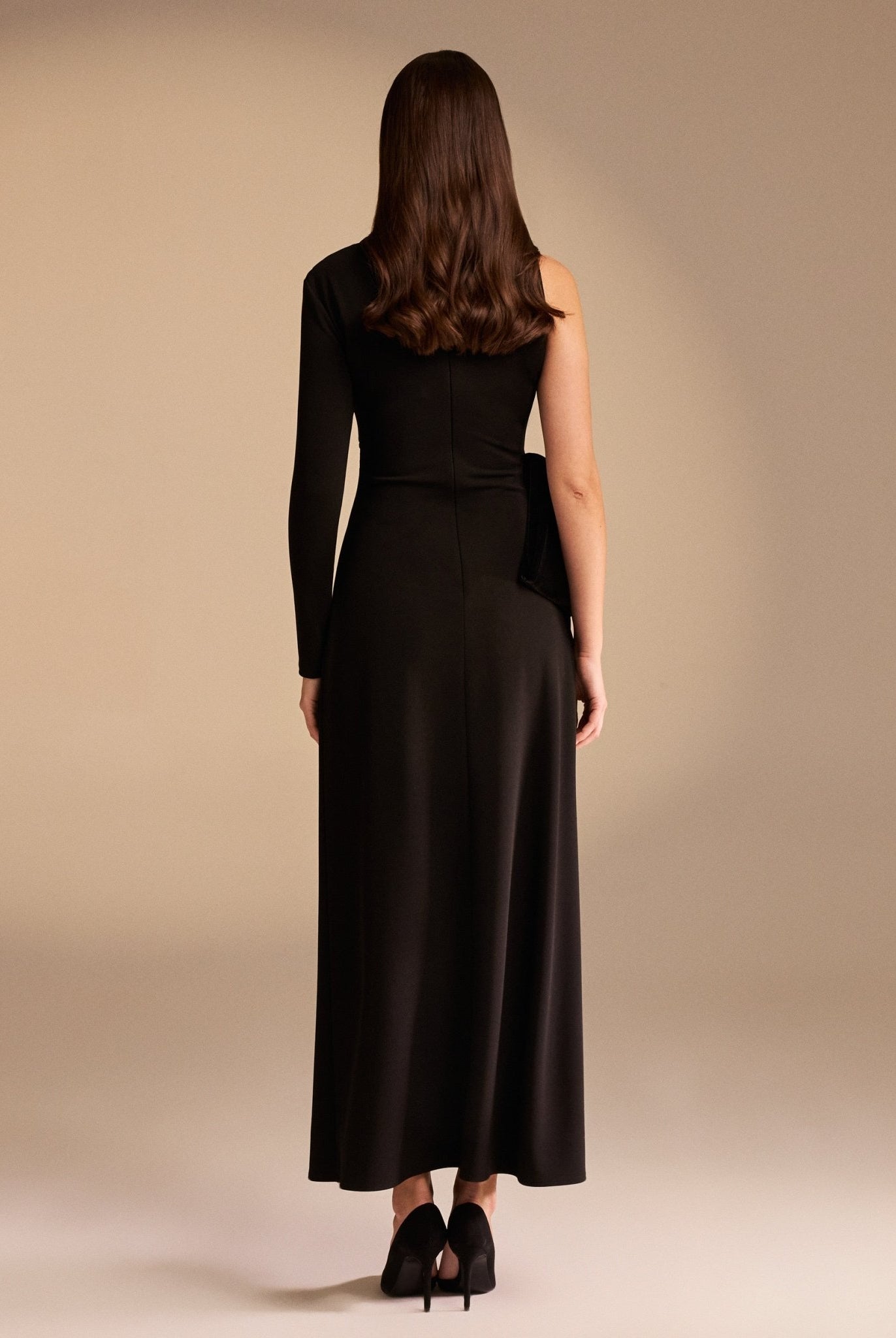 One Sleeve Crepe Midi Dress With Waist Bow - shopaleena