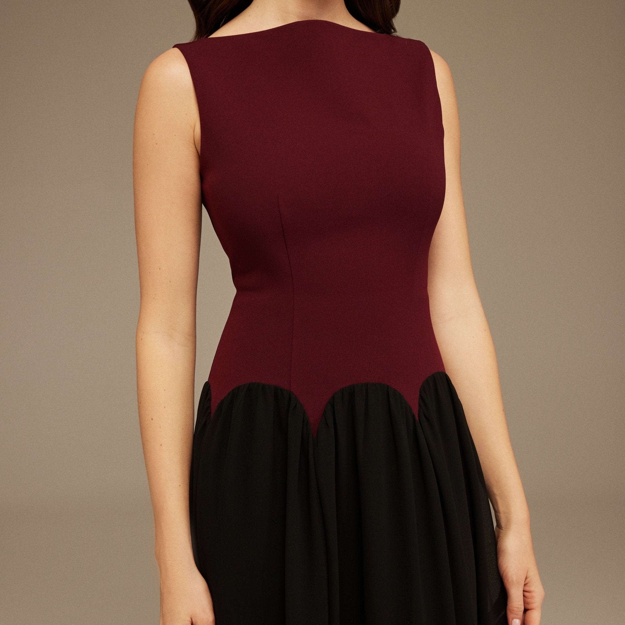 Black & Burgundy Sleeveless Crepe And Chiffon Pleated Dress - shopaleena