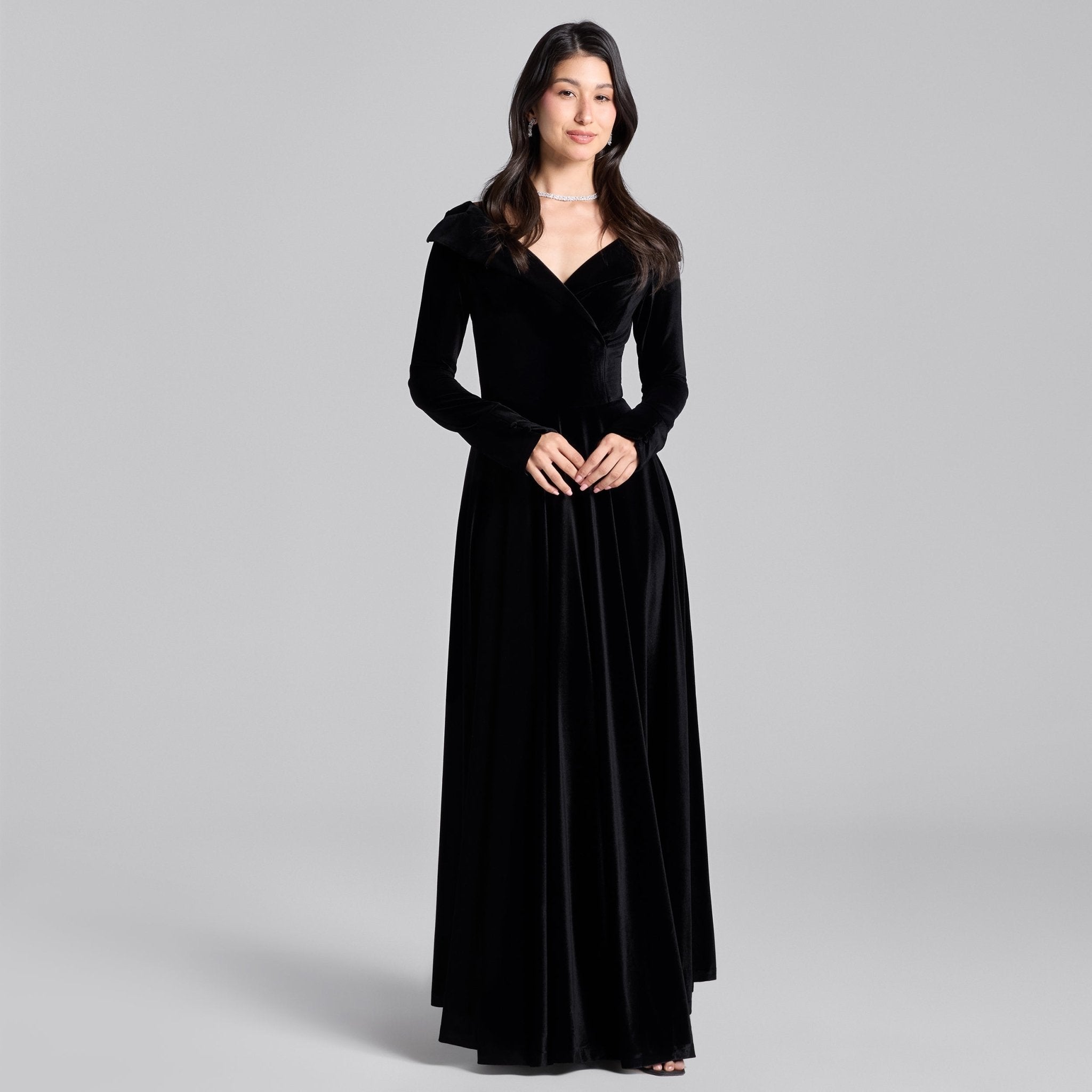 Black Wide V Neck Long Sleeve Velvet Midi Dress - shopaleena