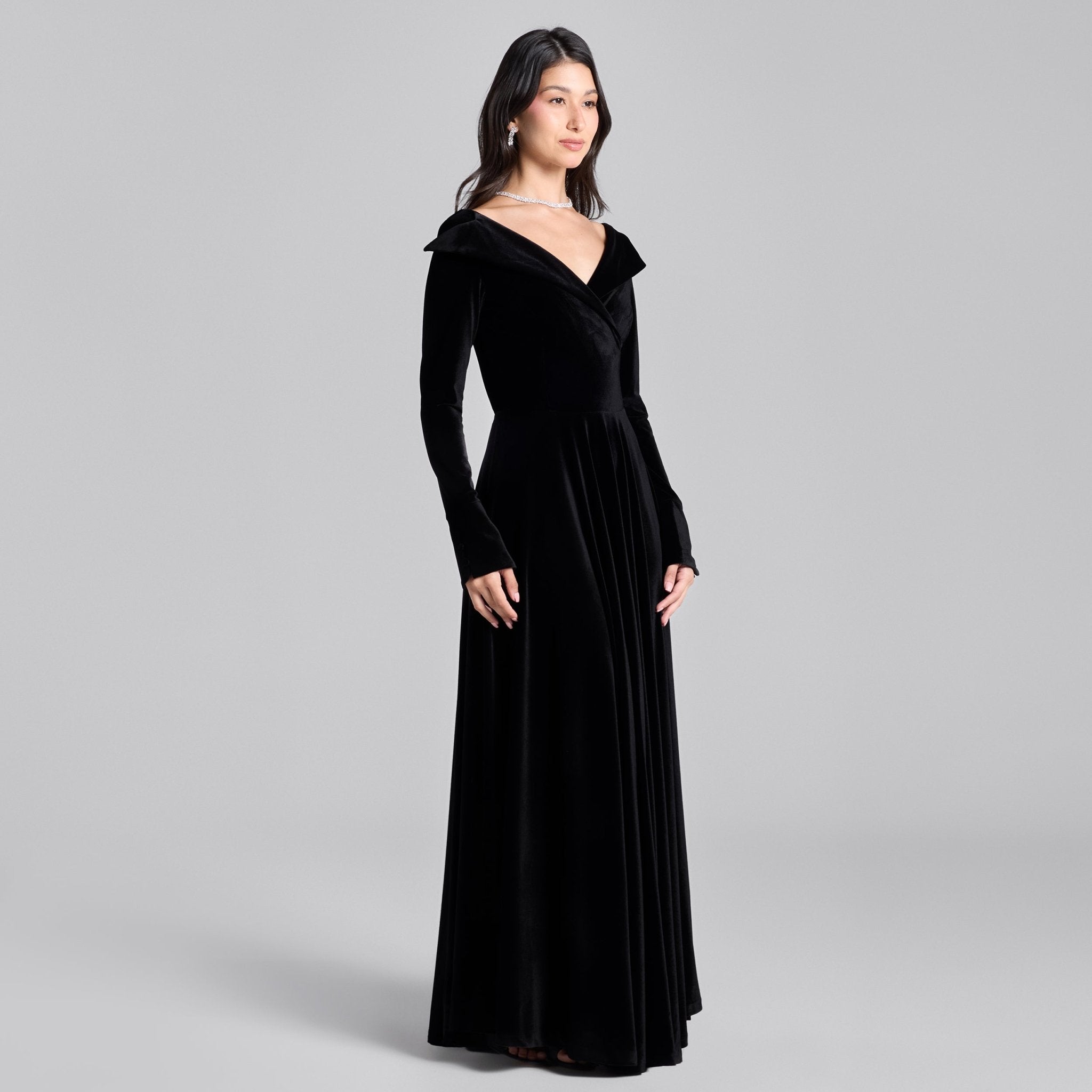 Black Wide V Neck Long Sleeve Velvet Midi Dress - shopaleena