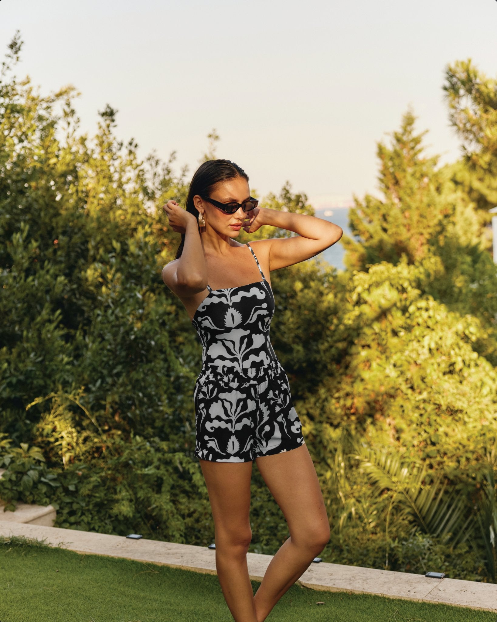 مايوه أسود بطبعة زهور - shopaleena