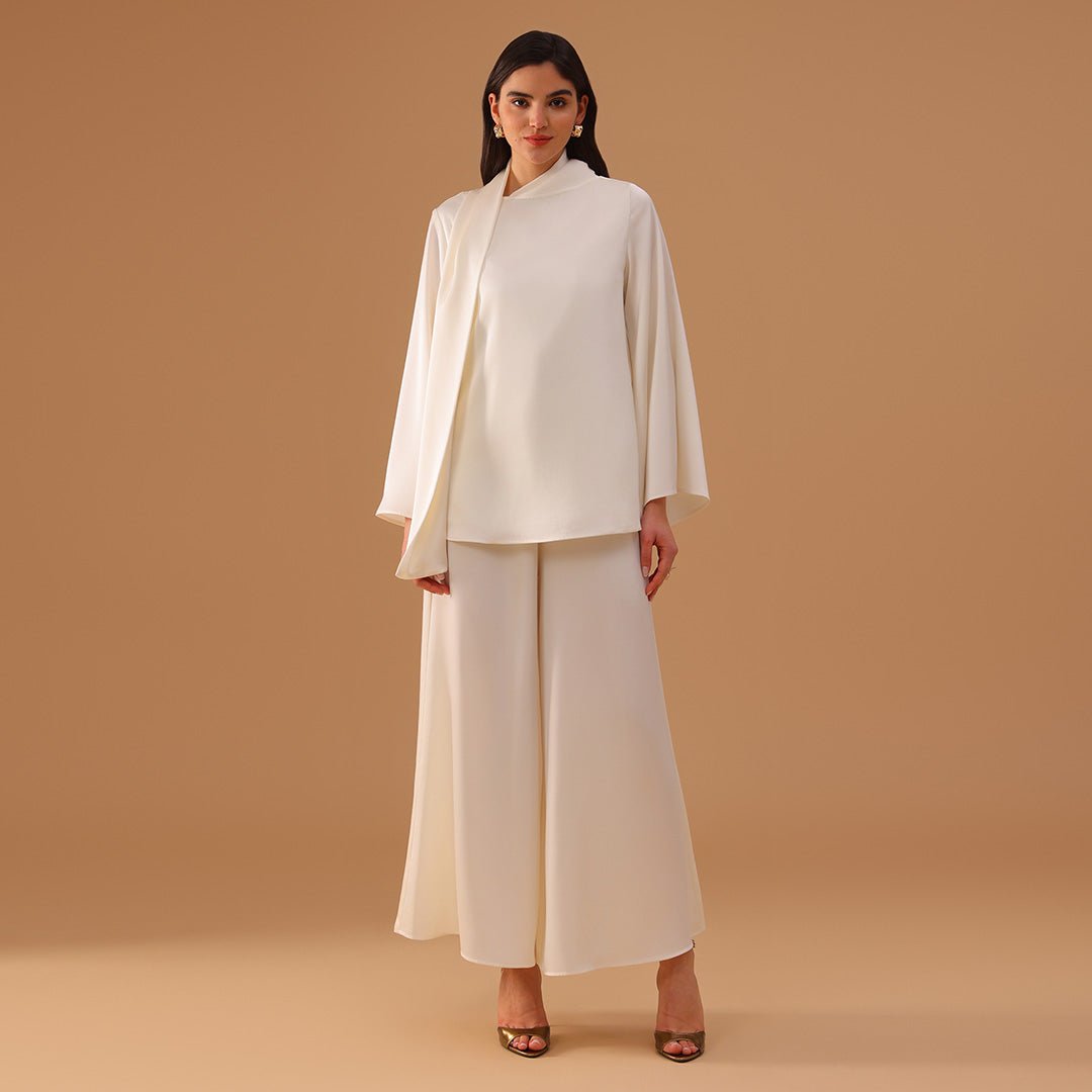 Relaxed - Fit Long - Sleeve Top in Ivory - shopaleena