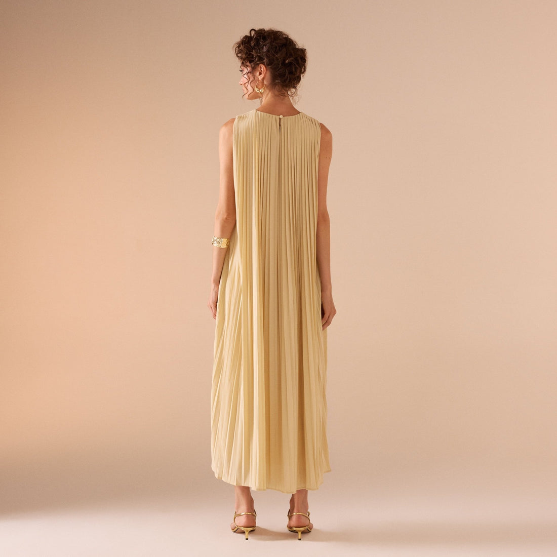 Sleeveless Crepe Pleated Dress - shopaleena