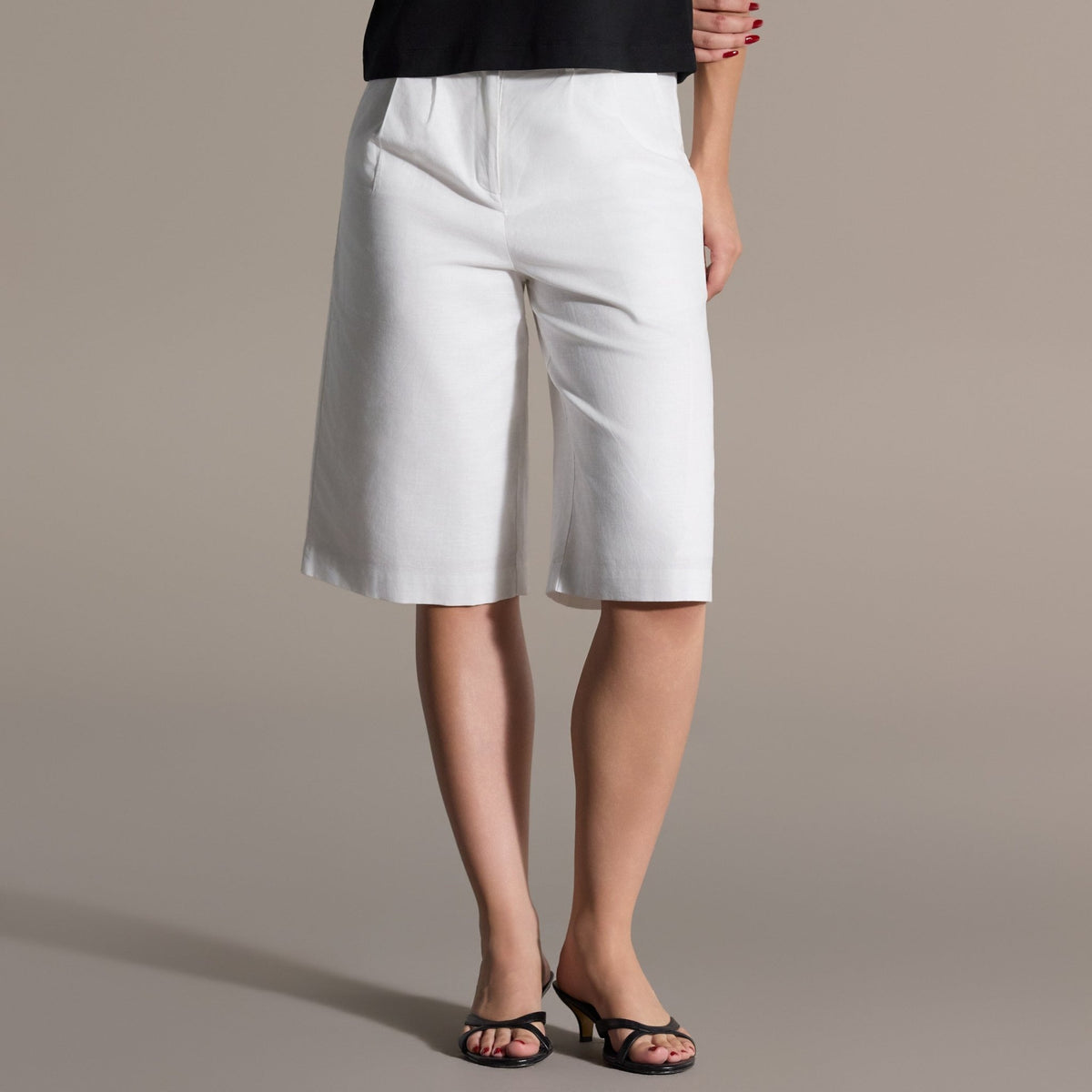White Linen Bermuda shorts - shopaleena